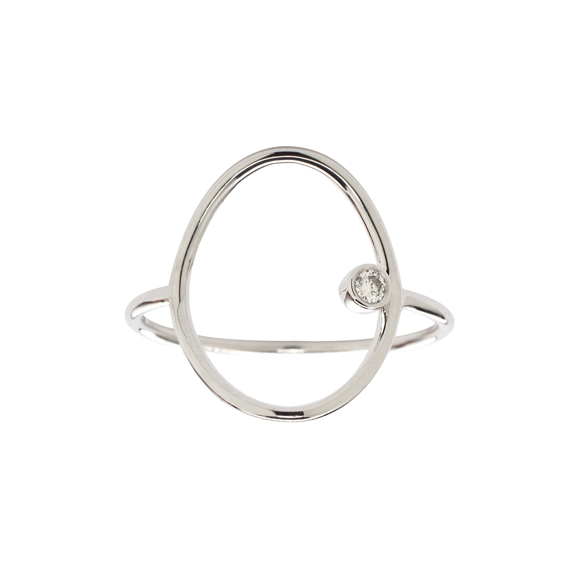 Bague élégante, tendance et à la mode en or blanc avec un diamant pour femme, bijou de joaillerie fine made in France, cadeau idéal pour un anniversaire, des fiançailles ou un mariage
