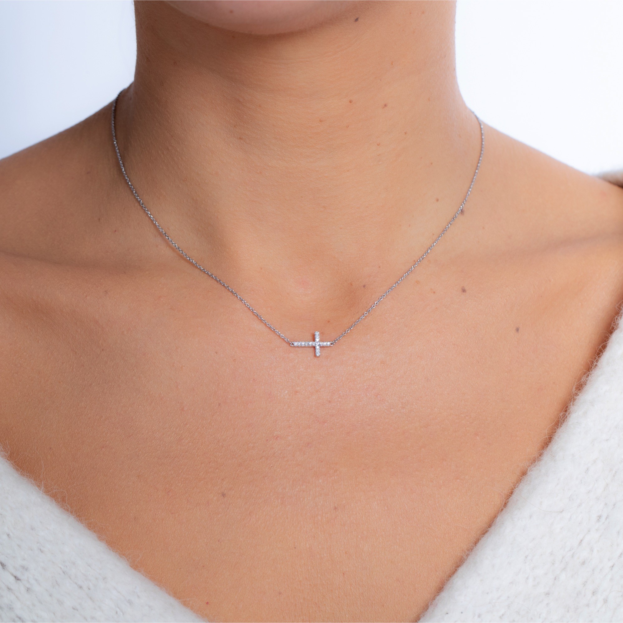 Petit pendentif croix plaqué or jaune 18 carats chaîne pendentif crucifix - Achat / Vente