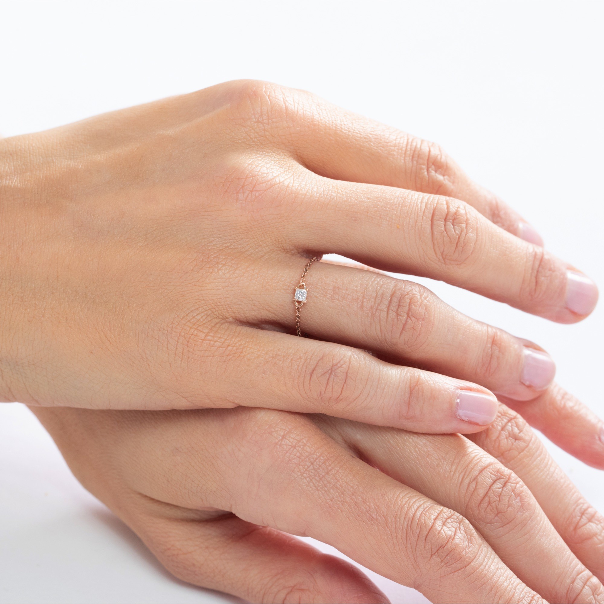 Chain ring with princess diamond