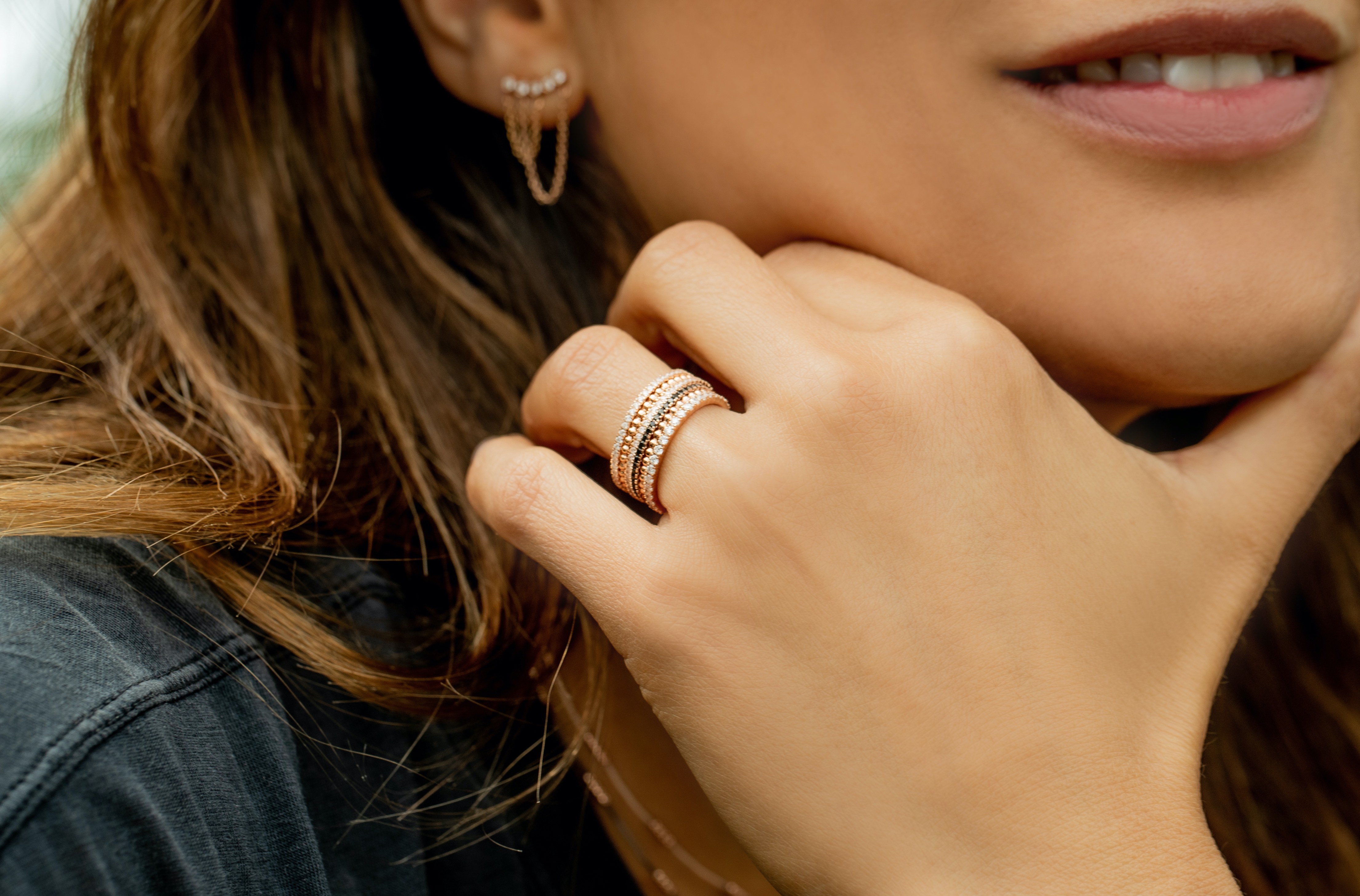 Magnifique bague alliance en or blanc, jaune ou rose et diamants