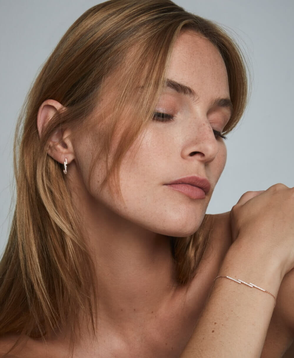 Bijoux pour femme en or et diamant de luxe, bague et bracelets élégants et raffinés. Marque de Joaillerie fine de luxe moderne et tendance. Cadeau de noël, d'anniversaire et de mariage idéal
