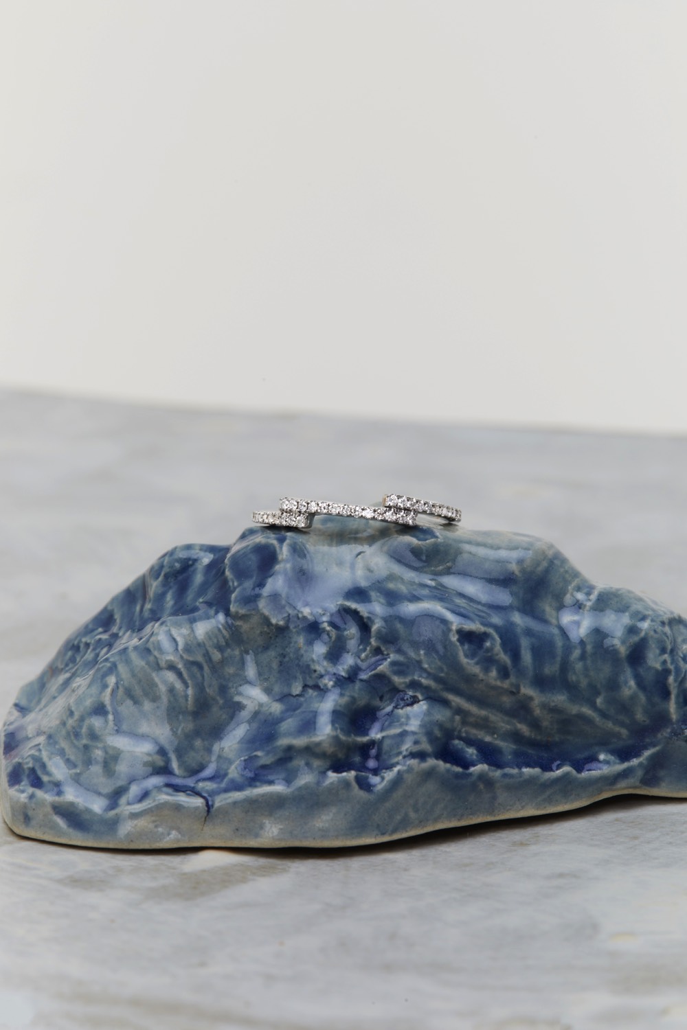 Bague pour femme en or et diamant de luxe, élégants et raffinés. Marque de Joaillerie fine de luxe moderne et tendance. Cadeau de noël, d'anniversaire et de mariage idéal