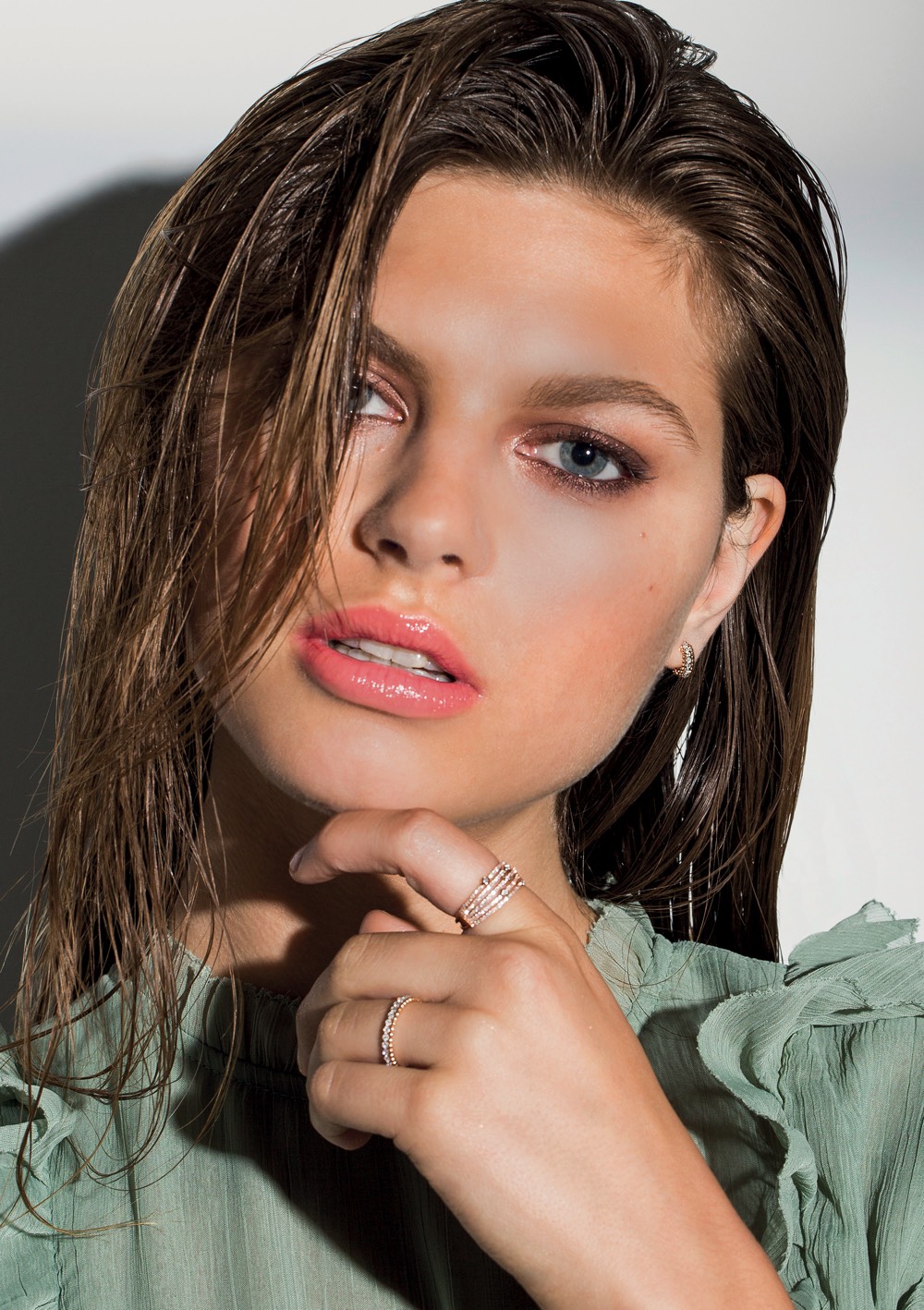 Bijoux chics et tendances en or et ses diamants prisé par les stars et célébrités. Ce bijou de joaillerie fine made in France est un cadeau idéal pour une femme.