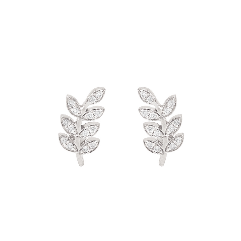 Boucles d'oreilles montantes en or blanc et diamants pour femme. Bijou feuille d'acacia symbole de la franc-maçonnerie et fabriqué en France. Cadeau d'amour, d'amitié, d'anniversaire ou de naissance.