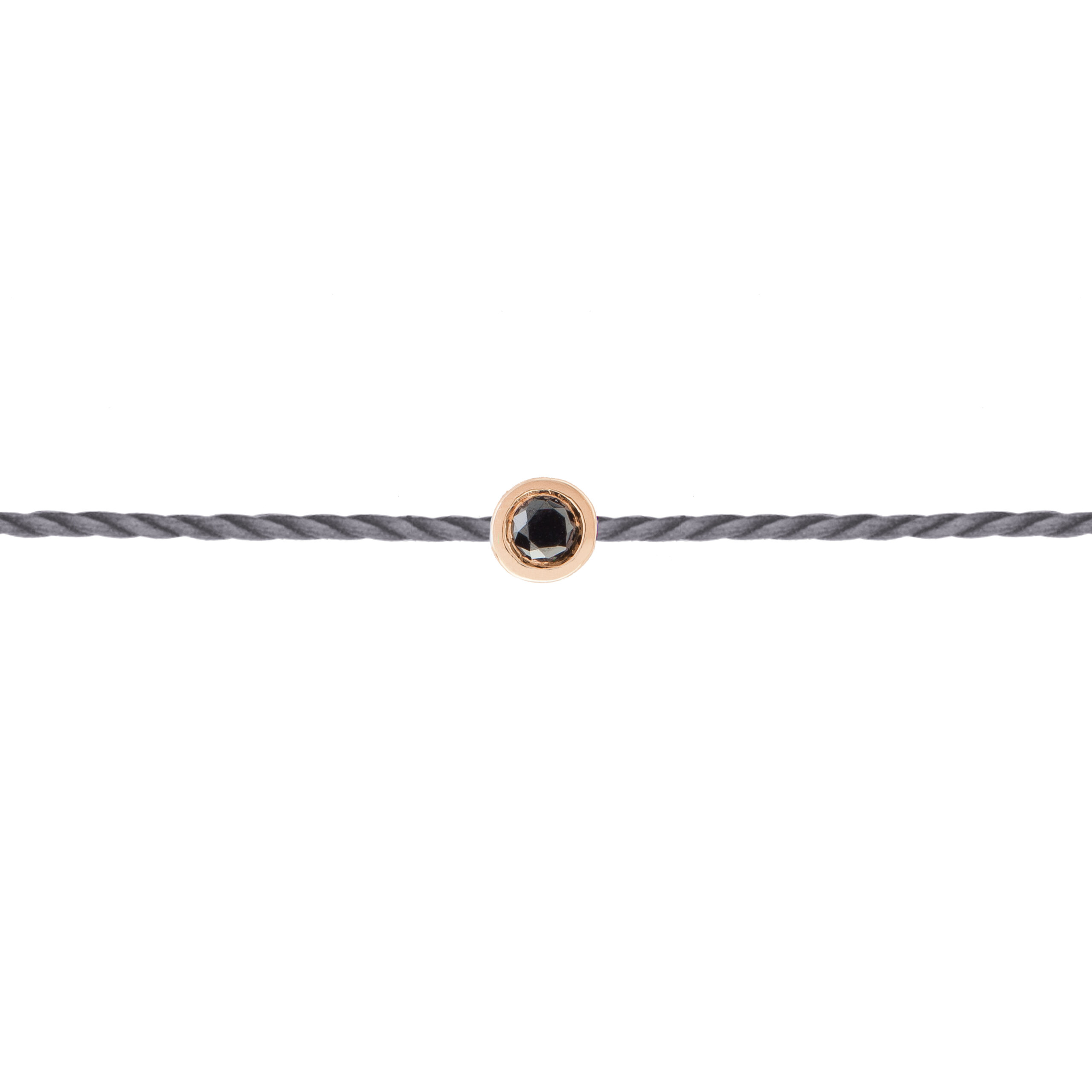 Bracelet diamant noir sur fil cordon de couleur fabriqué en France, tendance, abordable et accessible. Ce bijou à superposer ou à accumuler est prisé par les stars et les célébrités et est un cadeau d'anniversaire, d'amour ou d'amitié idéal.