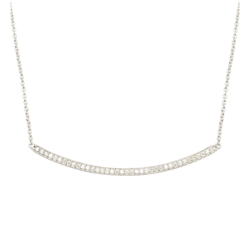 Ce collier chic et tendance en or blanc et ligne de diamants à superposer ou à accumuler est prisé par les stars et célébrités. Ce bijou de joaillerie fine fabriqué en France est un cadeau idéal pour l'anniversaire d'une femme.